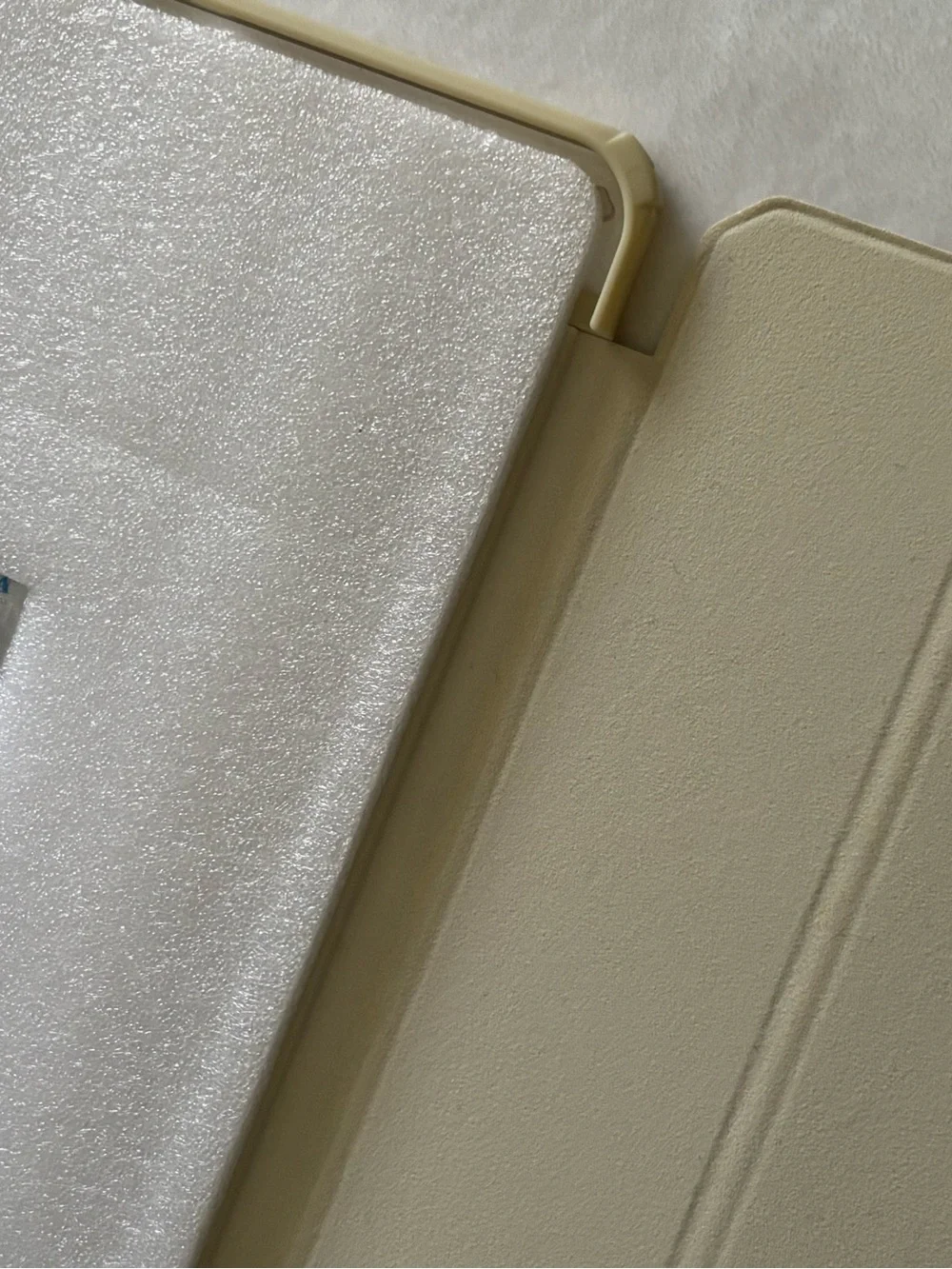 Starlight slim Ipad A16 case with pencil holder
